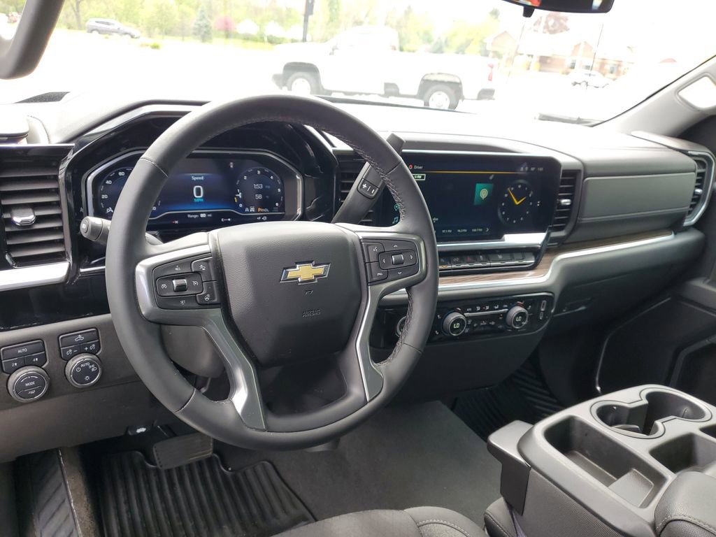 Used 2024 Chevrolet Silverado 1500 LT AWD/4WD image 7