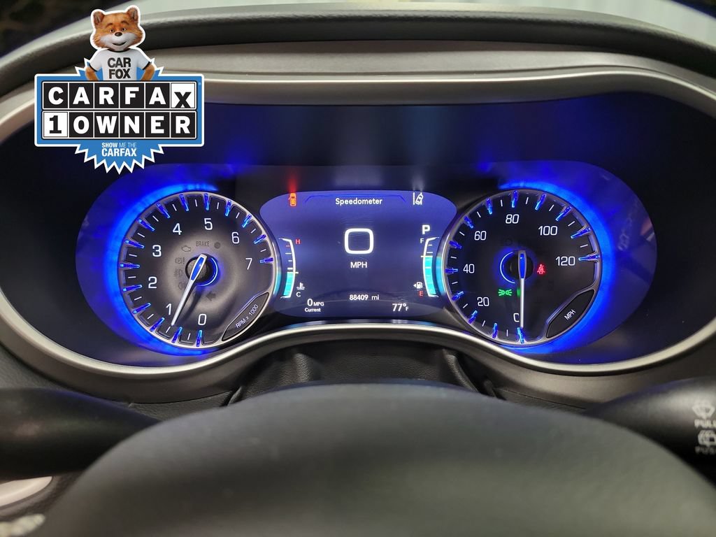 Used 2023 Chrysler Pacifica Touring-L FWD image 28