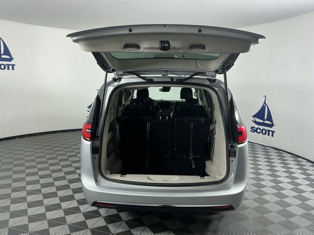 Used 2024 Chrysler Pacifica Touring-L image 20