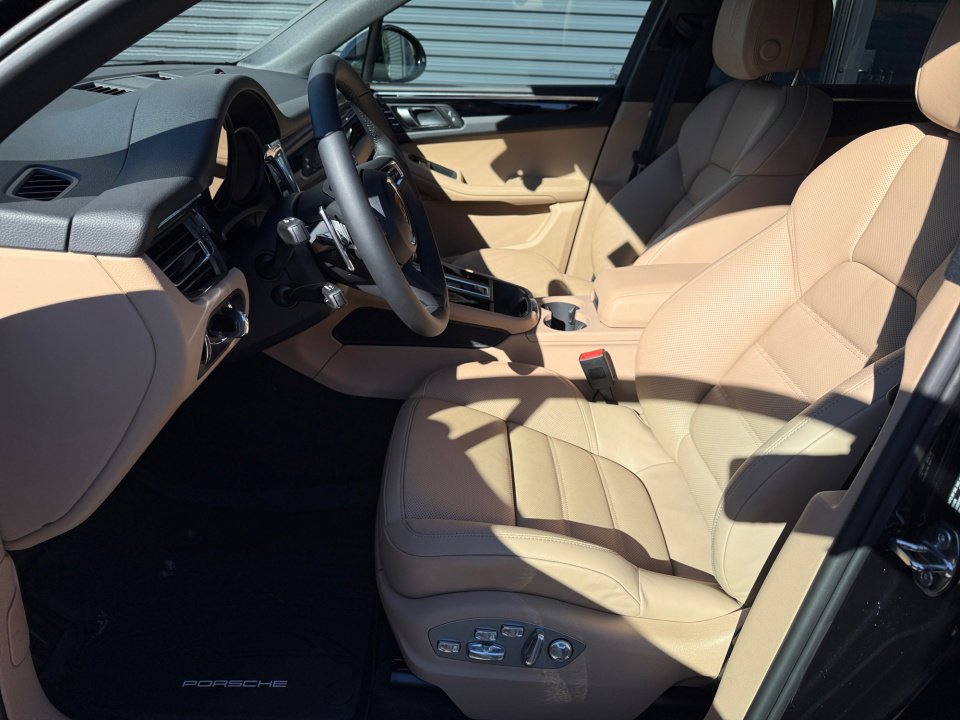 New 2026 Porsche Macan image 5