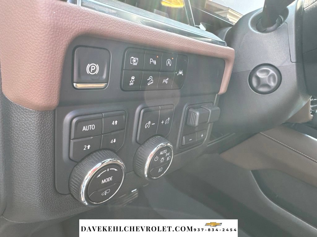 Used 2025 Chevrolet Suburban High Country AWD/4WD image 11