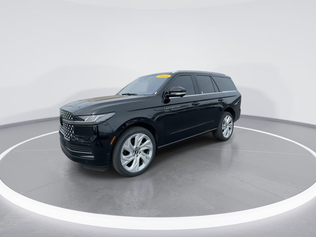 Used 2025 Lincoln Navigator Black Label image 4