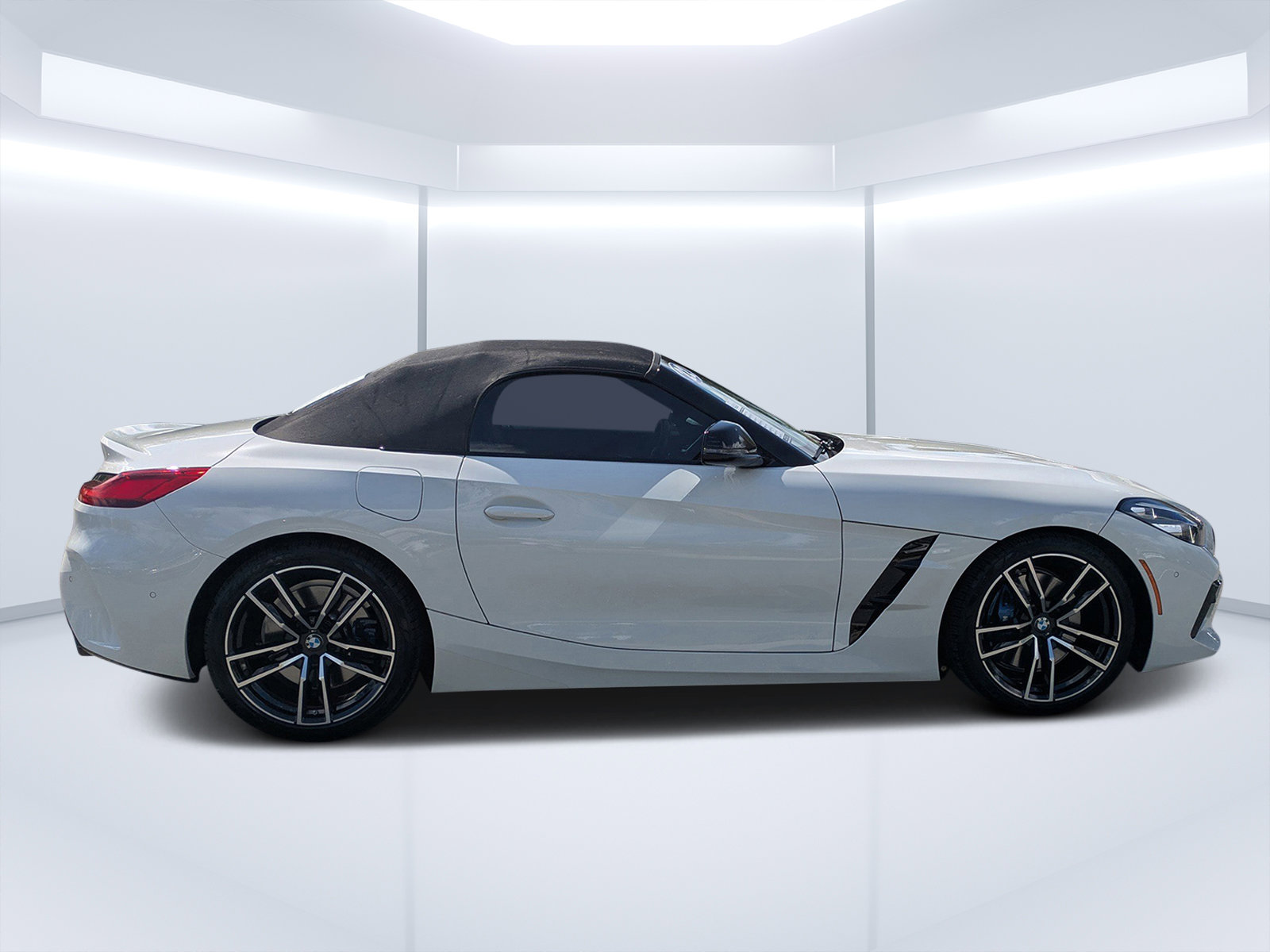 Used 2022 BMW Z4 M40i w/ Premium Package image 5