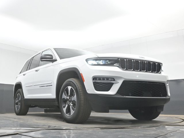 Used 2022 Jeep Grand Cherokee Limited 4xe w/ Luxury Tech Group II AWD/4WD image 43