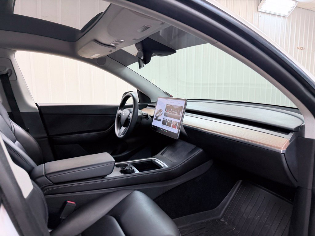Used 2022 Tesla Model Y Long Range AWD/4WD image 36