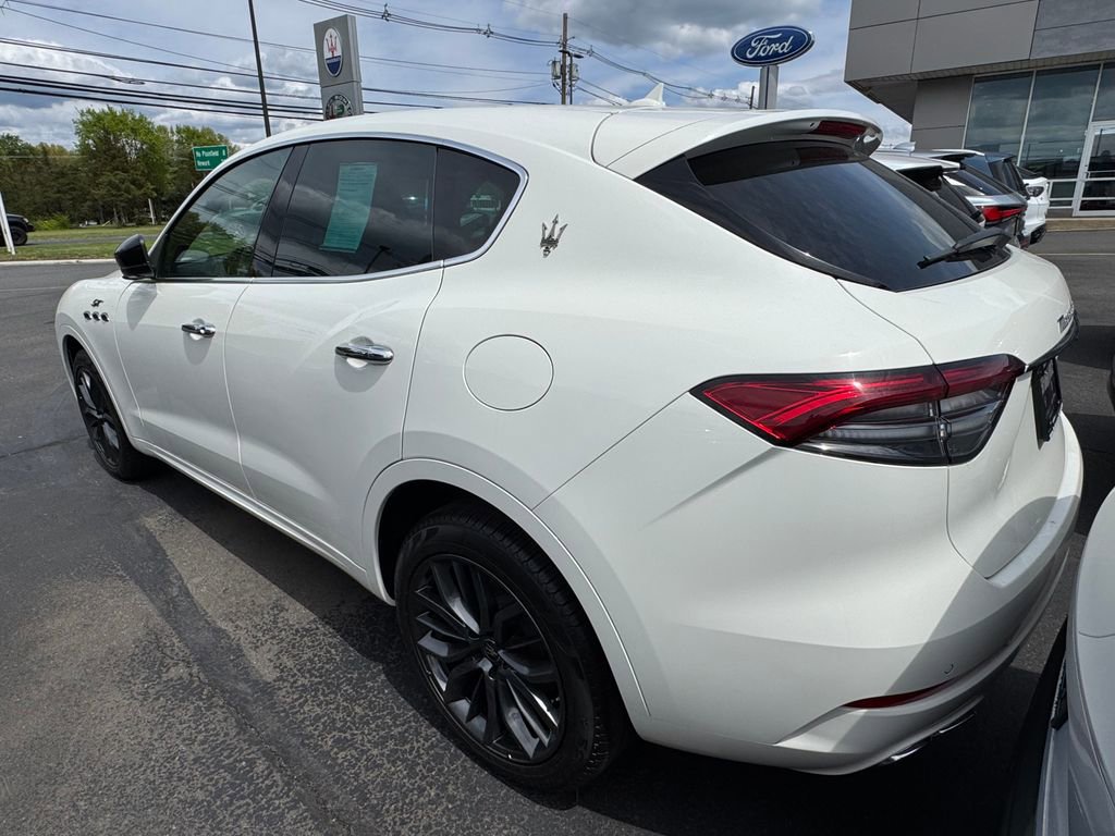 Used 2024 Maserati Levante GT Ultima AWD/4WD image 5