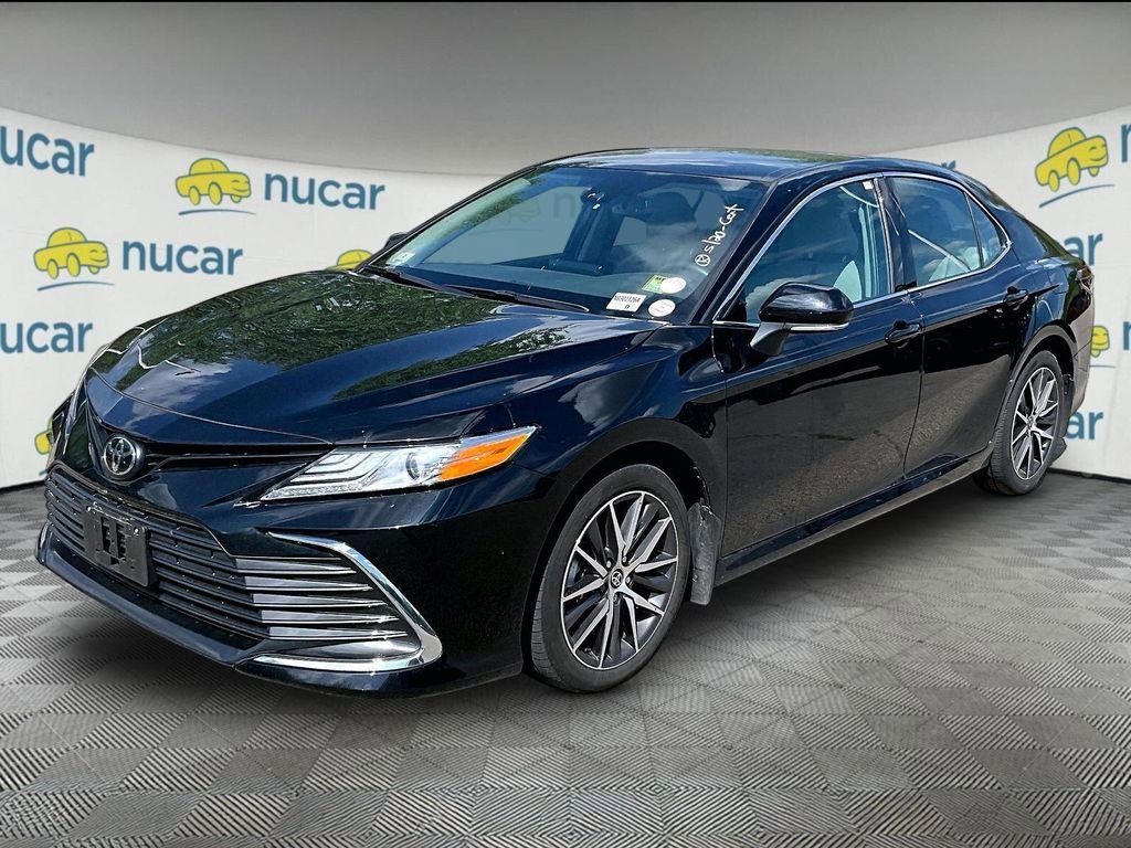 Used 2023 Toyota Camry XLE FWD image 3
