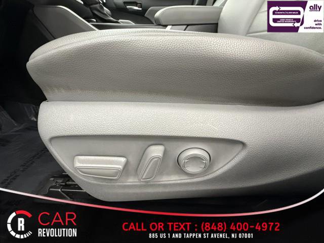 Used 2021 Toyota Highlander XLE image 18