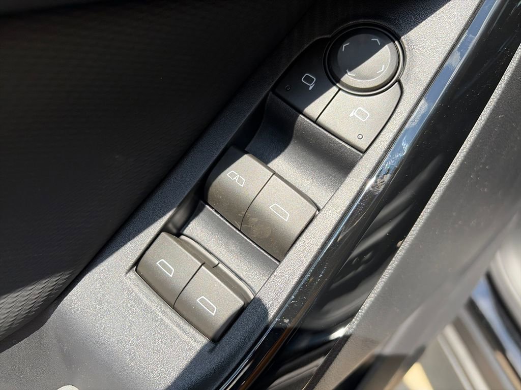 New 2026 Chevrolet Equinox LT w/ Convenience Package II FWD image 19