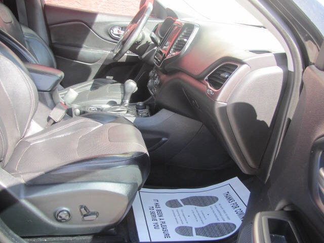 Used 2019 Jeep Cherokee Limited image 12