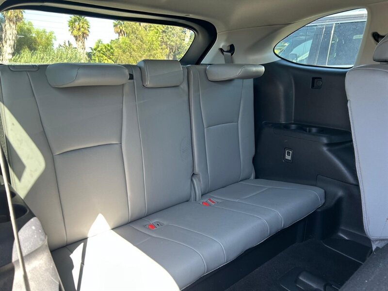 Used 2020 Toyota Highlander XLE AWD/4WD image 23