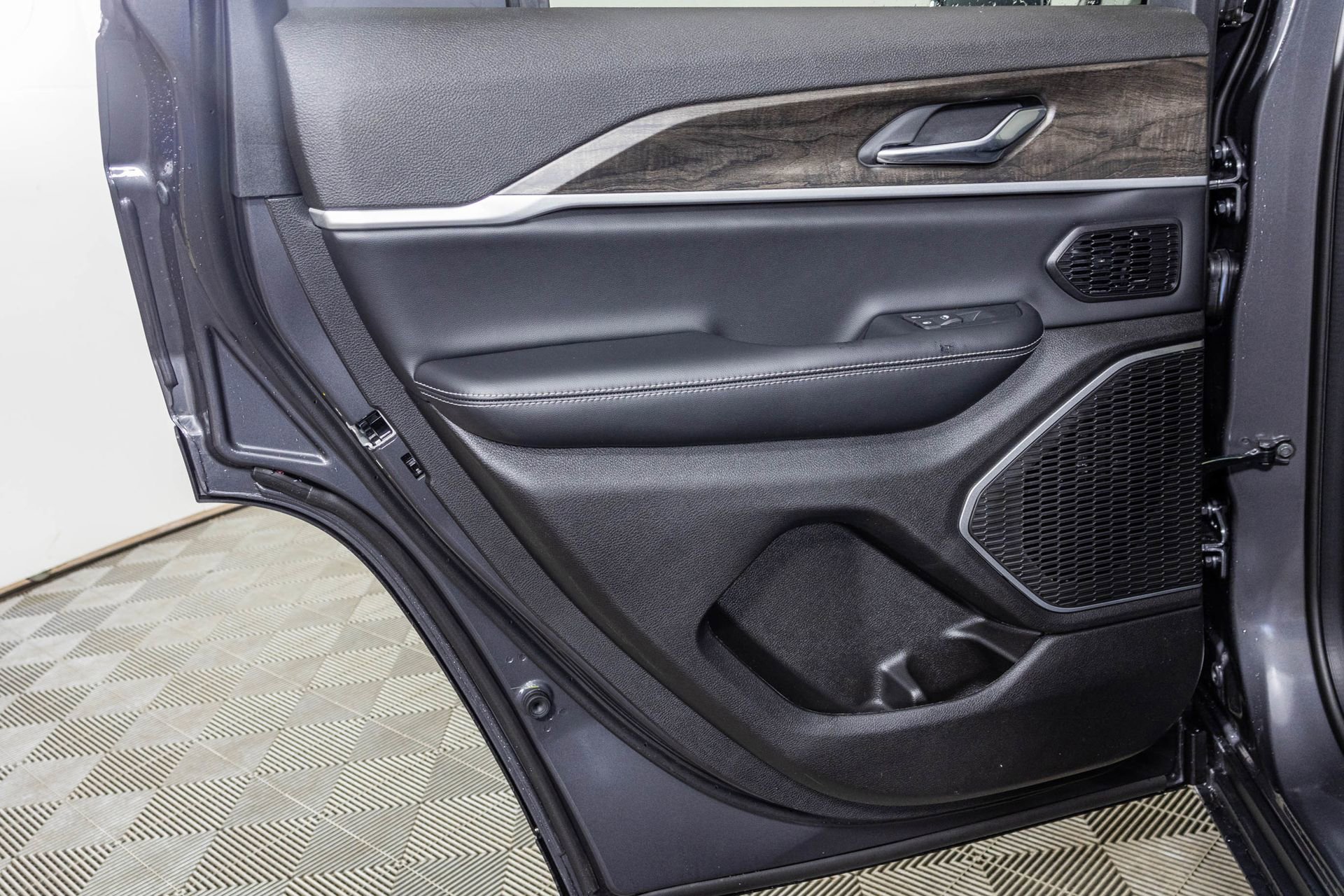 New 2026 Jeep Grand Cherokee Limited image 39