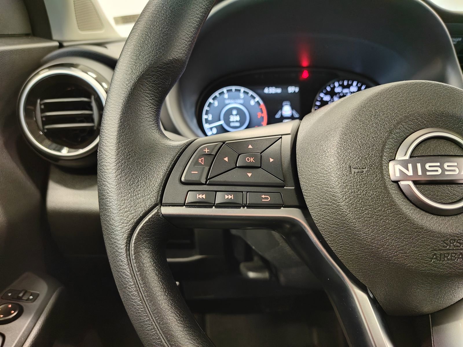 Used 2024 Nissan Kicks SV image 17