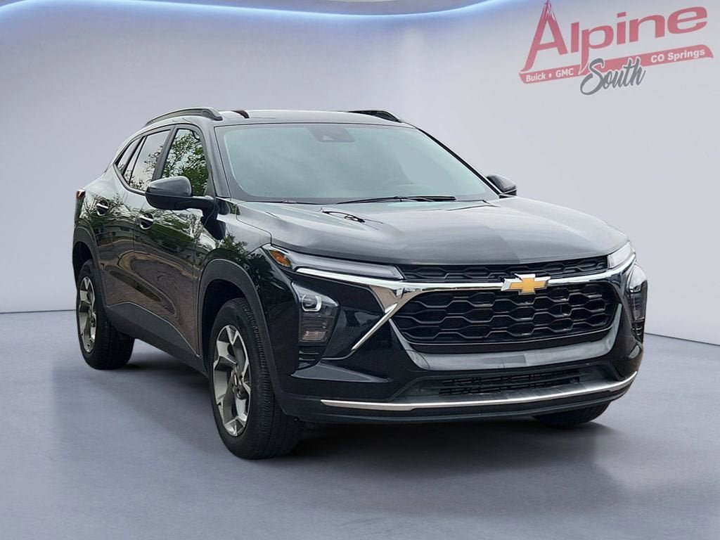 Used 2025 Chevrolet Trax LT w/ LT Convenience Package FWD image 7