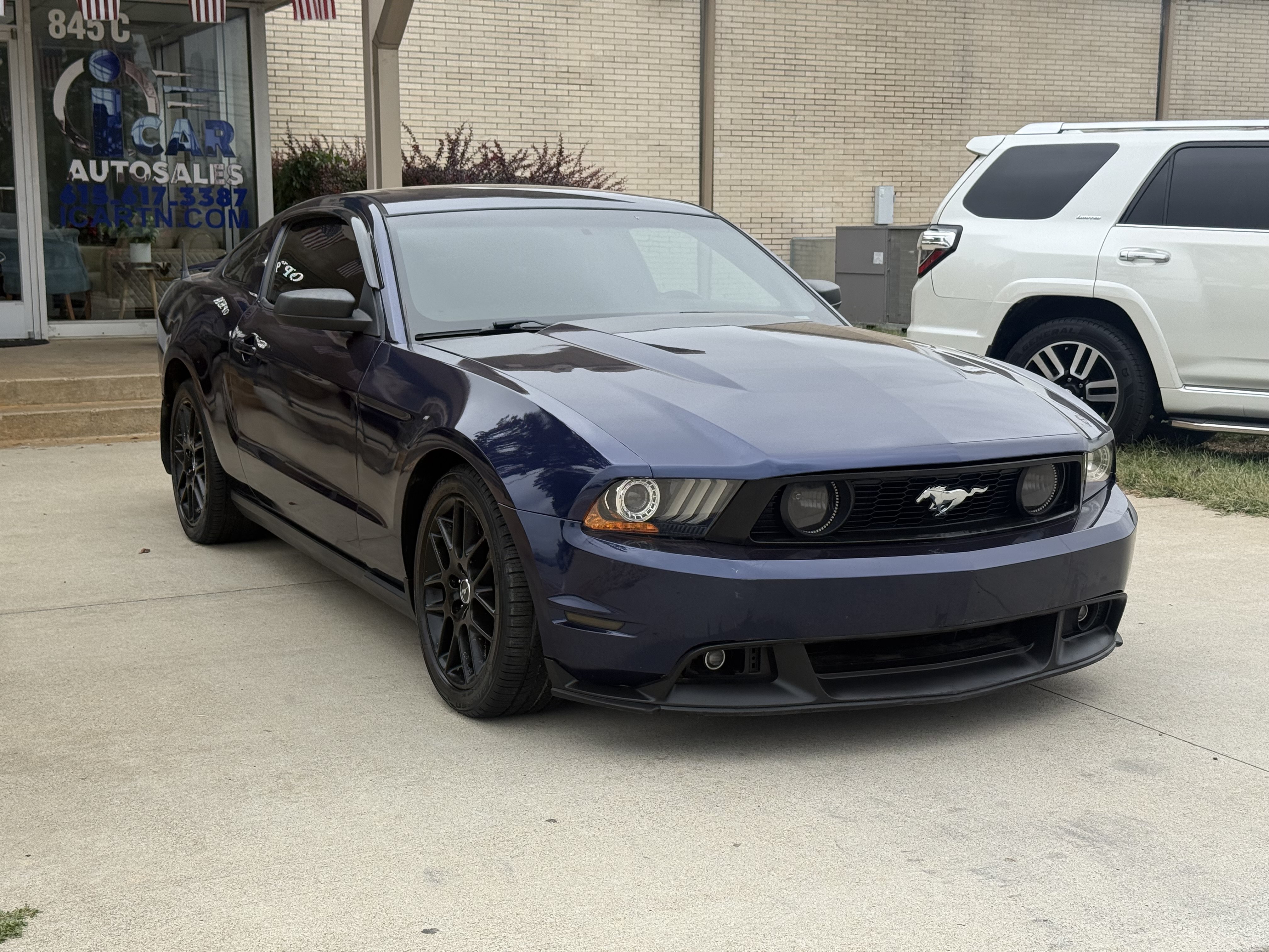 Used 2012 Ford Mustang Premium RWD image 3