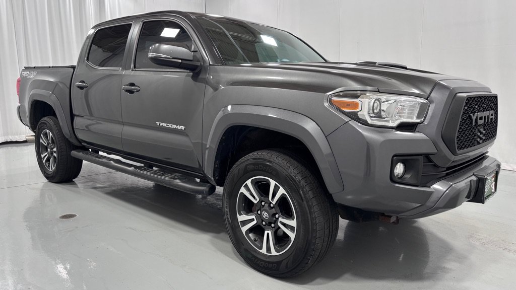 Used 2016 Toyota Tacoma TRD Sport AWD/4WD image 3