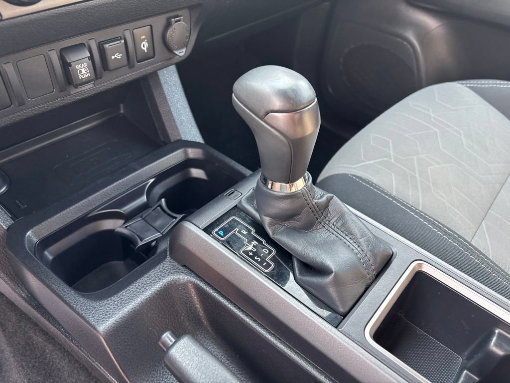 Used 2022 Toyota Tacoma TRD Off-Road AWD/4WD image 27