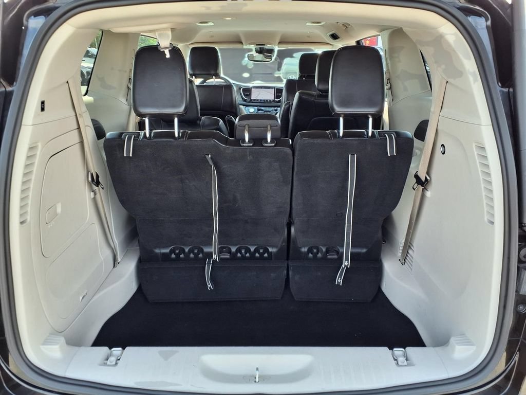 Used 2024 Chrysler Pacifica Limited FWD image 27