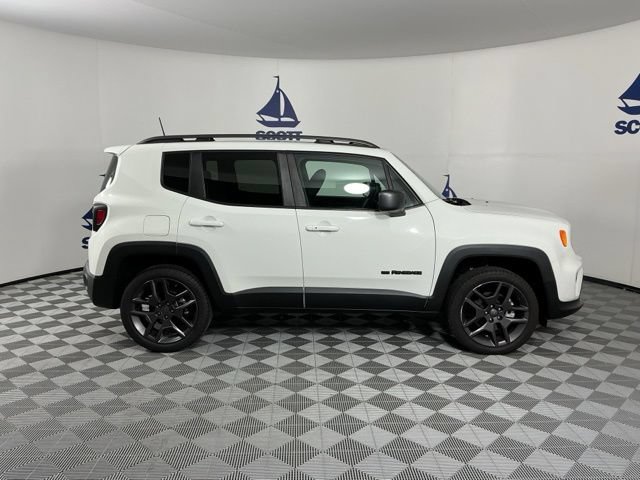 Used 2021 Jeep Renegade Latitude AWD/4WD image 6