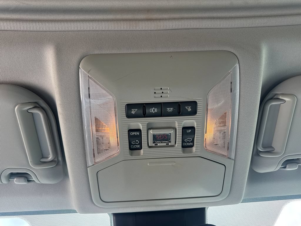 Used 2019 Toyota RAV4 XLE Premium AWD/4WD image 33