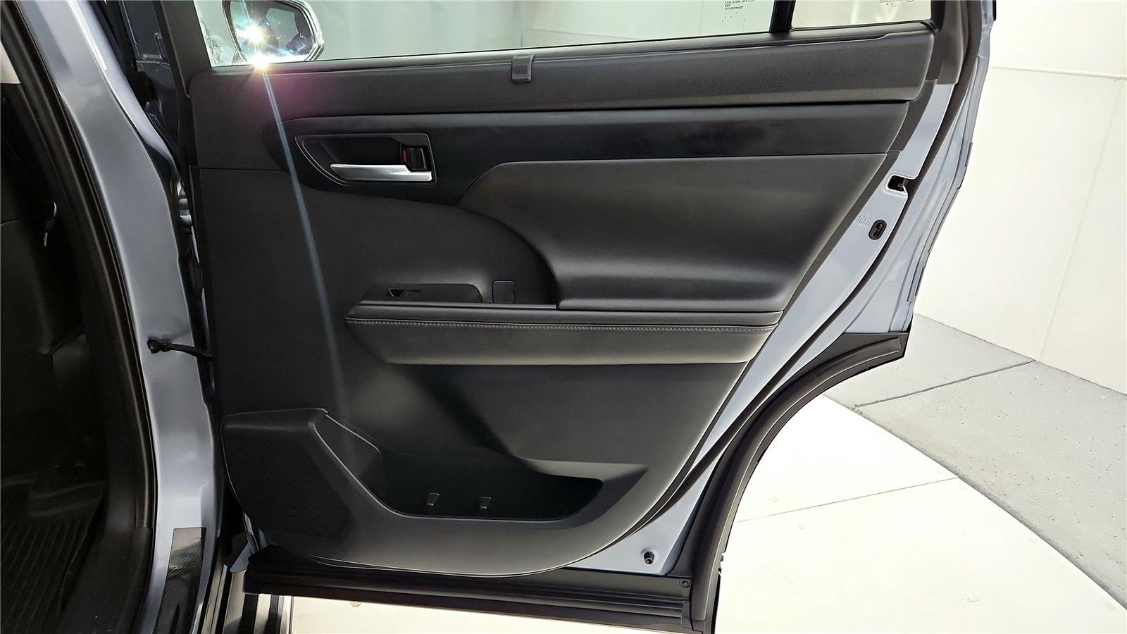 Certified 2021 Toyota Highlander XLE image 28