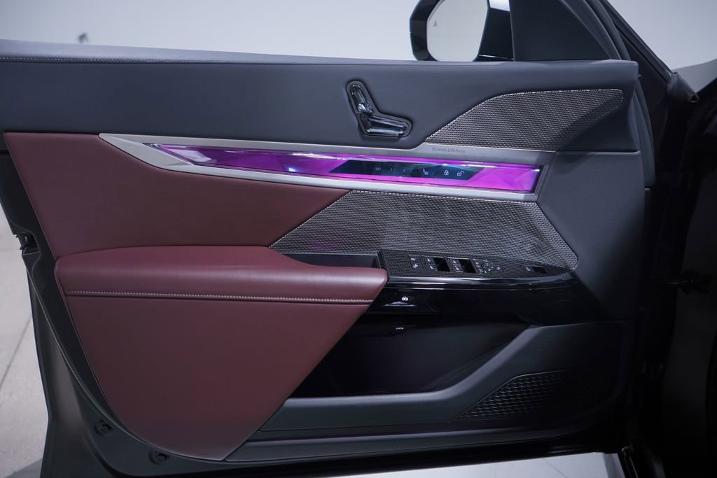 Used 2025 BMW i7 eDrive50 w/ M Sport Package image 18