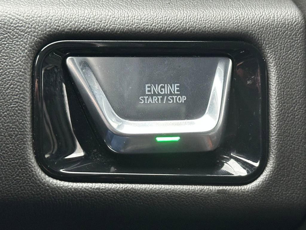 Used 2025 GMC Yukon XL Denali image 32