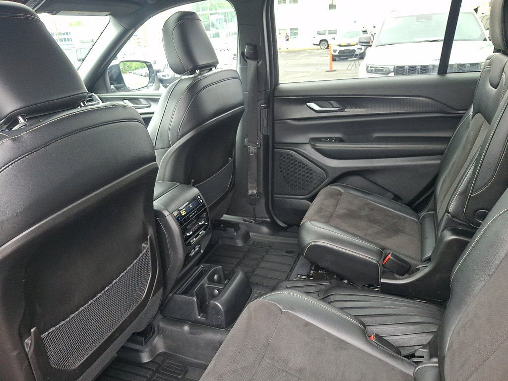 Used 2023 Jeep Grand Cherokee L Laredo AWD/4WD image 24