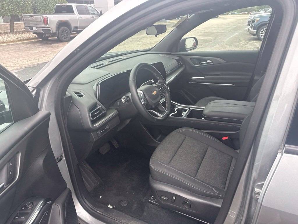 Used 2025 Chevrolet Traverse LT w/ Sun and Wheel Package AWD/4WD image 10