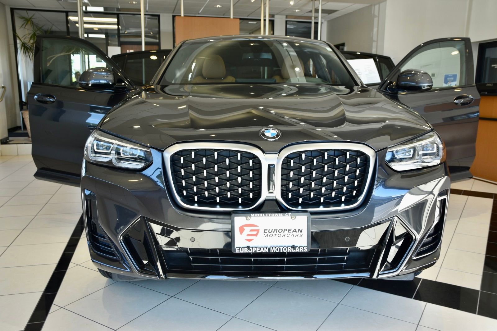 Used 2023 BMW X4 xDrive30i w/ M Sport Package image 2