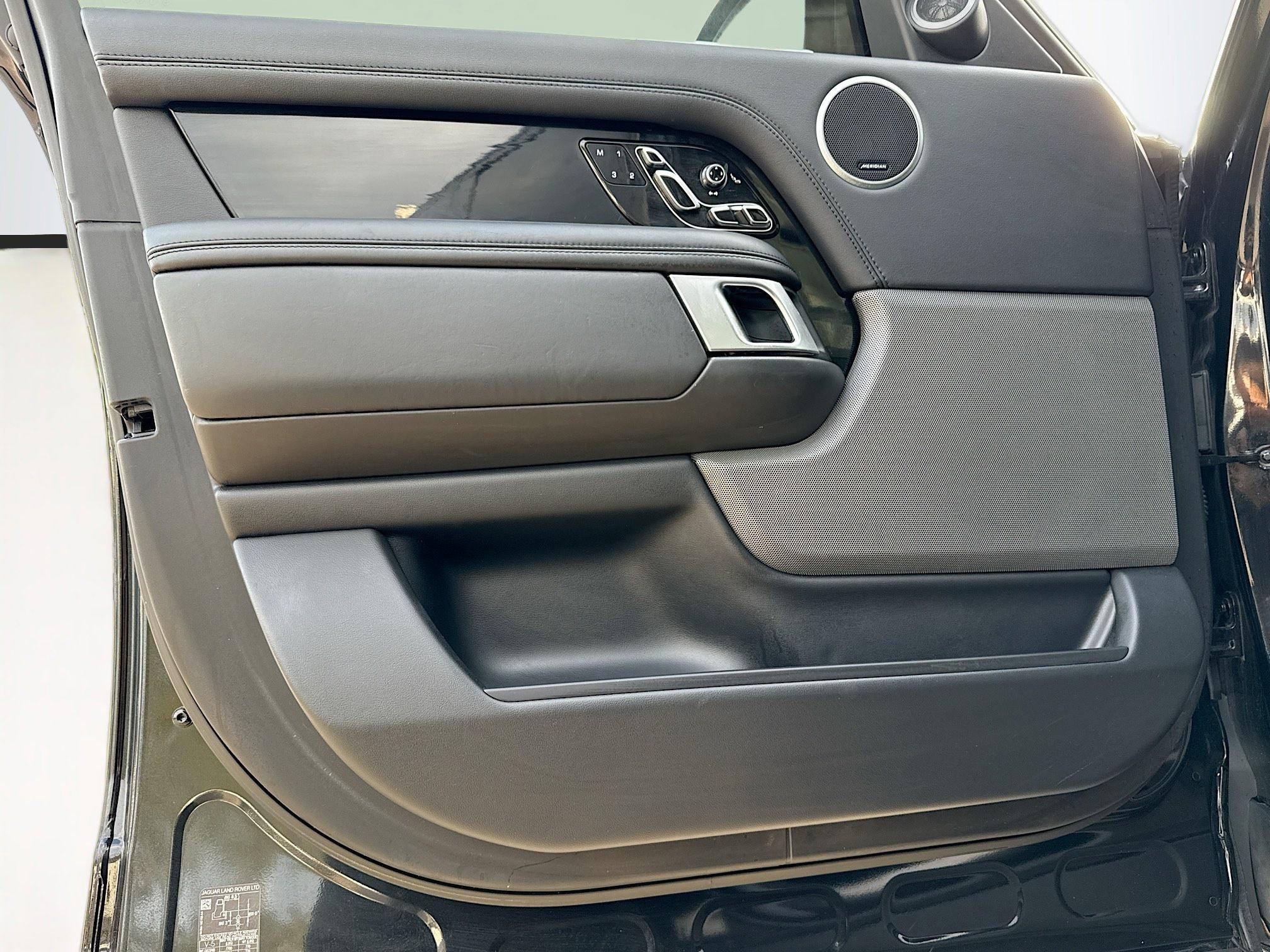 Used 2019 Land Rover Range Rover Long Wheelbase Supercharged image 22