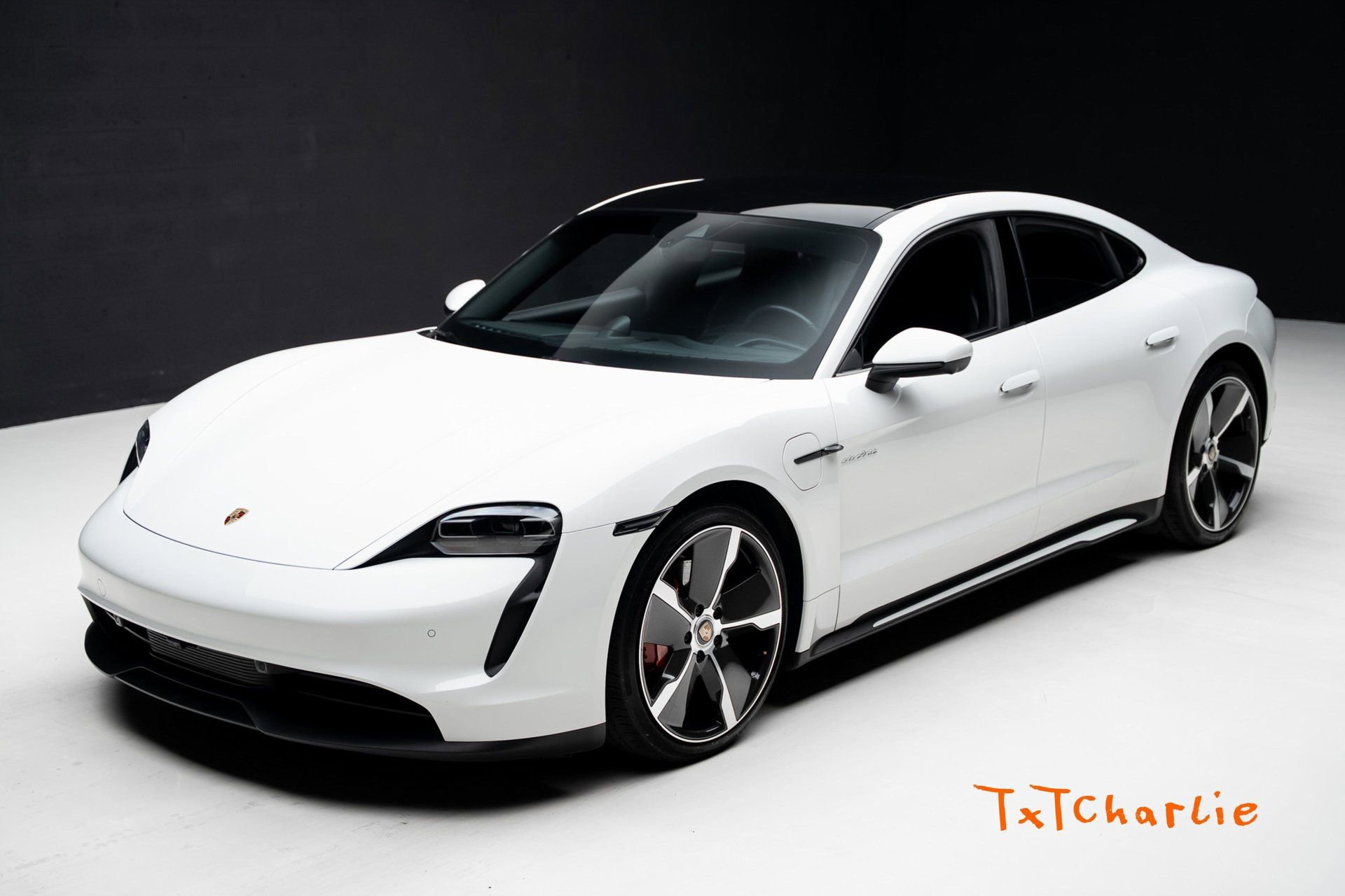 Used 2022 Porsche Taycan image 1