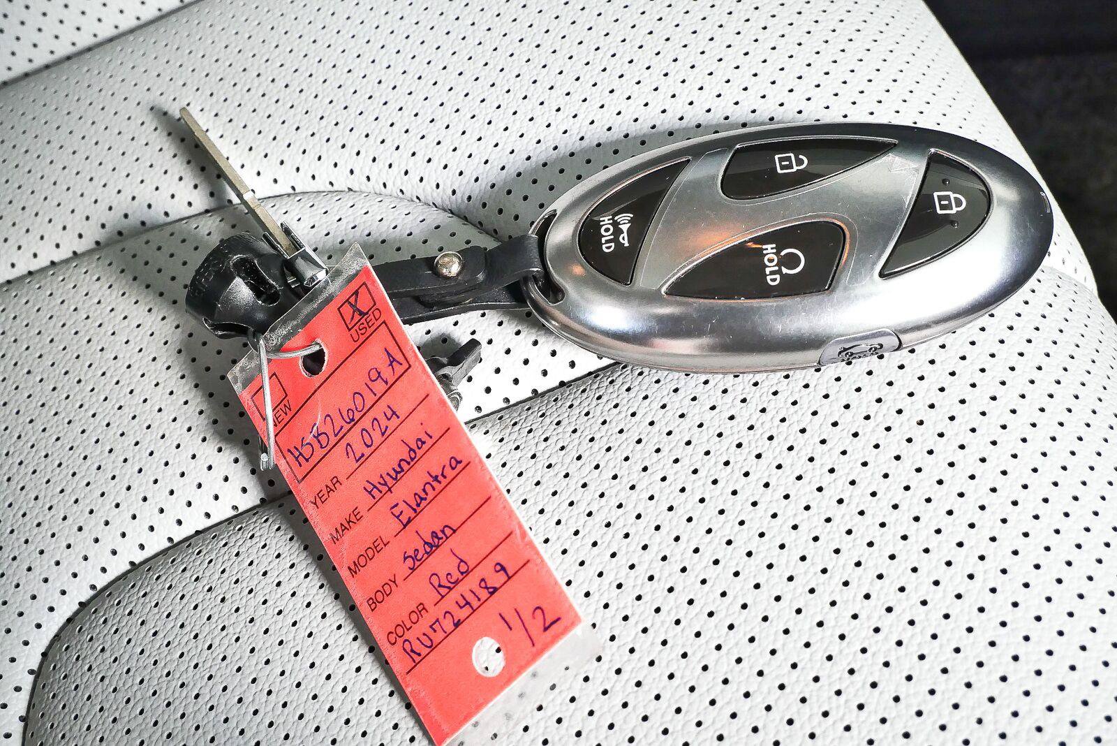 Used 2024 Hyundai Elantra Limited FWD image 39