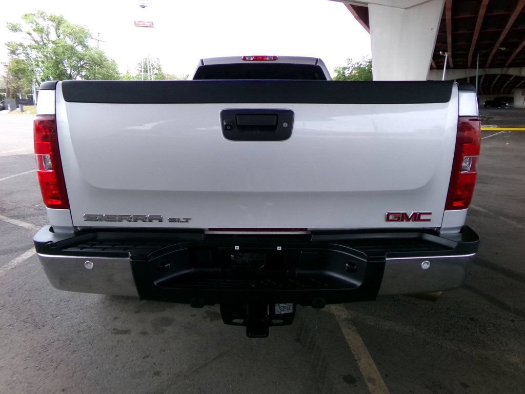 Used 2011 GMC Sierra 3500 SLT w/ SLT Convenience Package AWD/4WD image 7