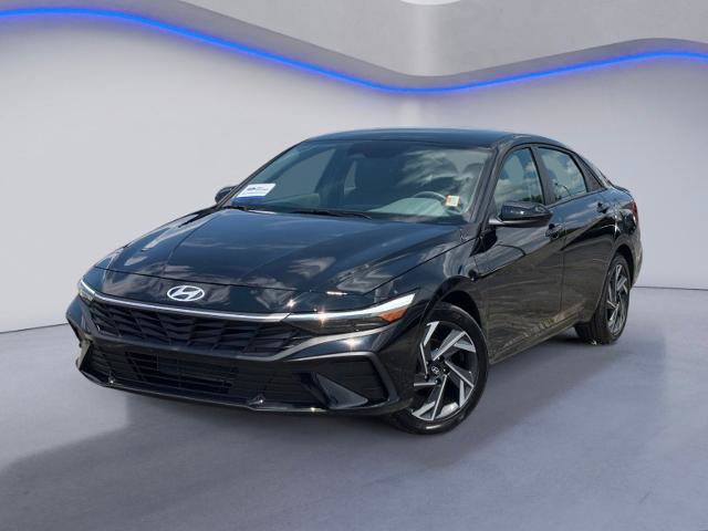 Used 2025 Hyundai Elantra Sport FWD image 2