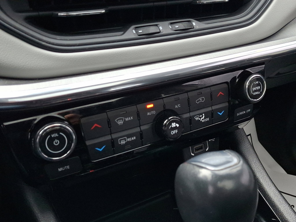 Certified 2022 Jeep Compass Limited w/ Sun and Sound Group image 29