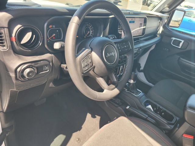 Used 2025 Jeep Wrangler Unlimited Rubicon AWD/4WD image 12