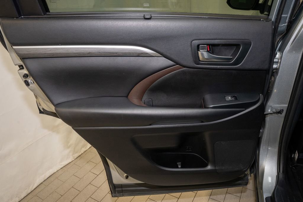 Used 2019 Toyota Highlander Limited image 11