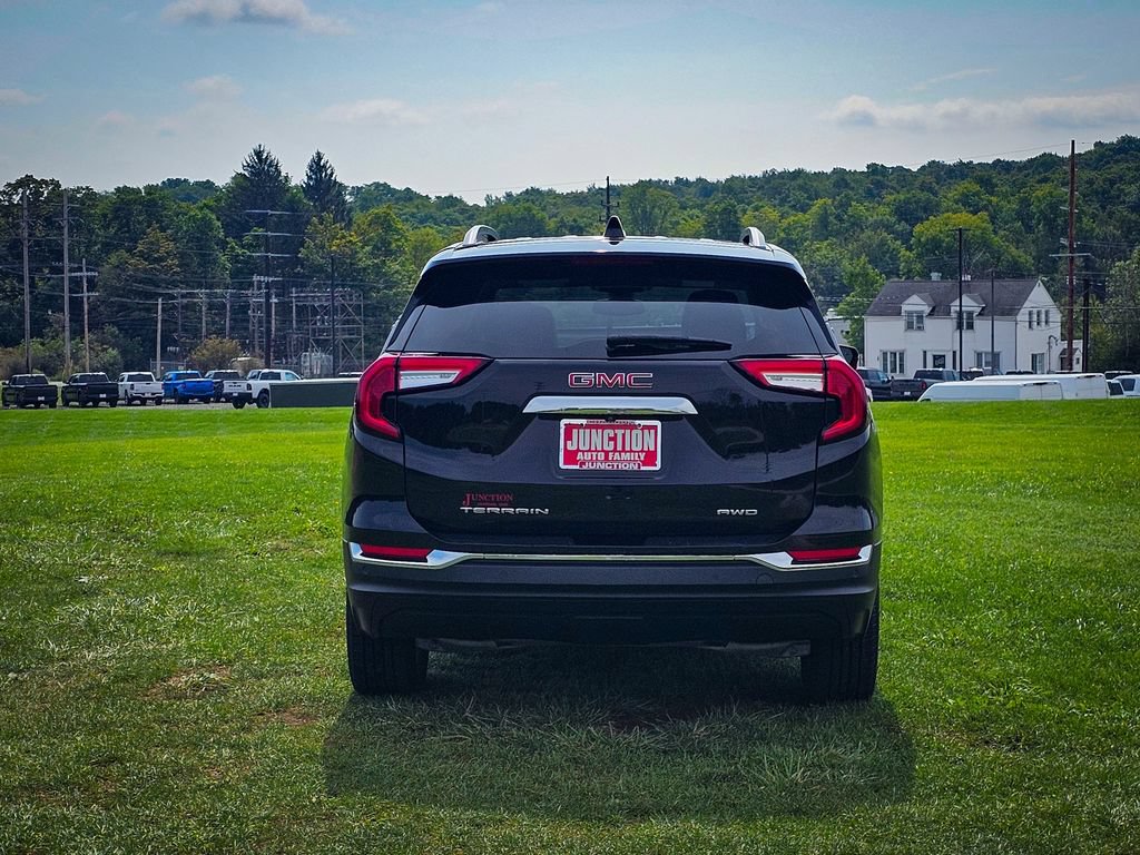 Used 2022 GMC Terrain SLT w/ Infotainment Package II AWD/4WD image 4