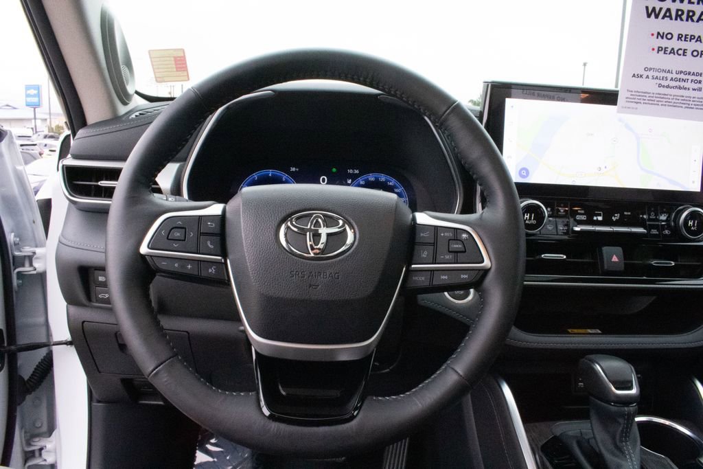 Used 2024 Toyota Highlander Limited image 18