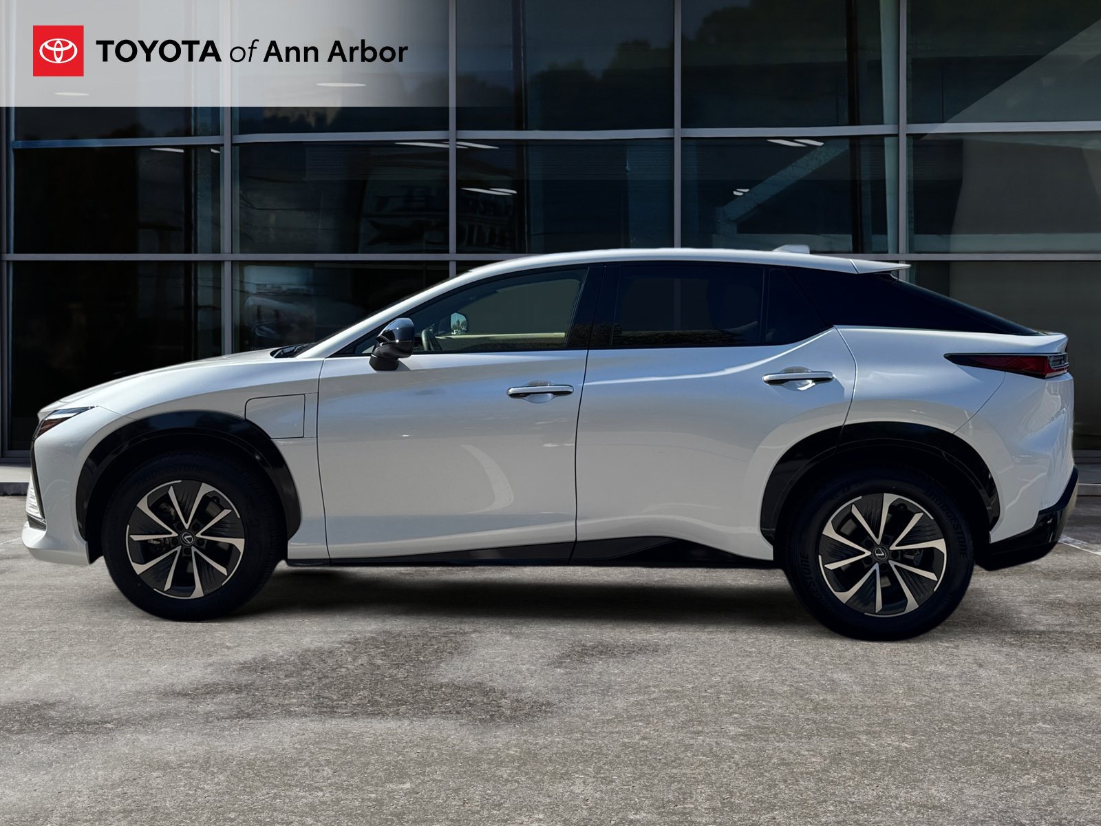 Used 2024 Lexus RZ 450e Premium w/ Accessory Package (2T) AWD/4WD image 9