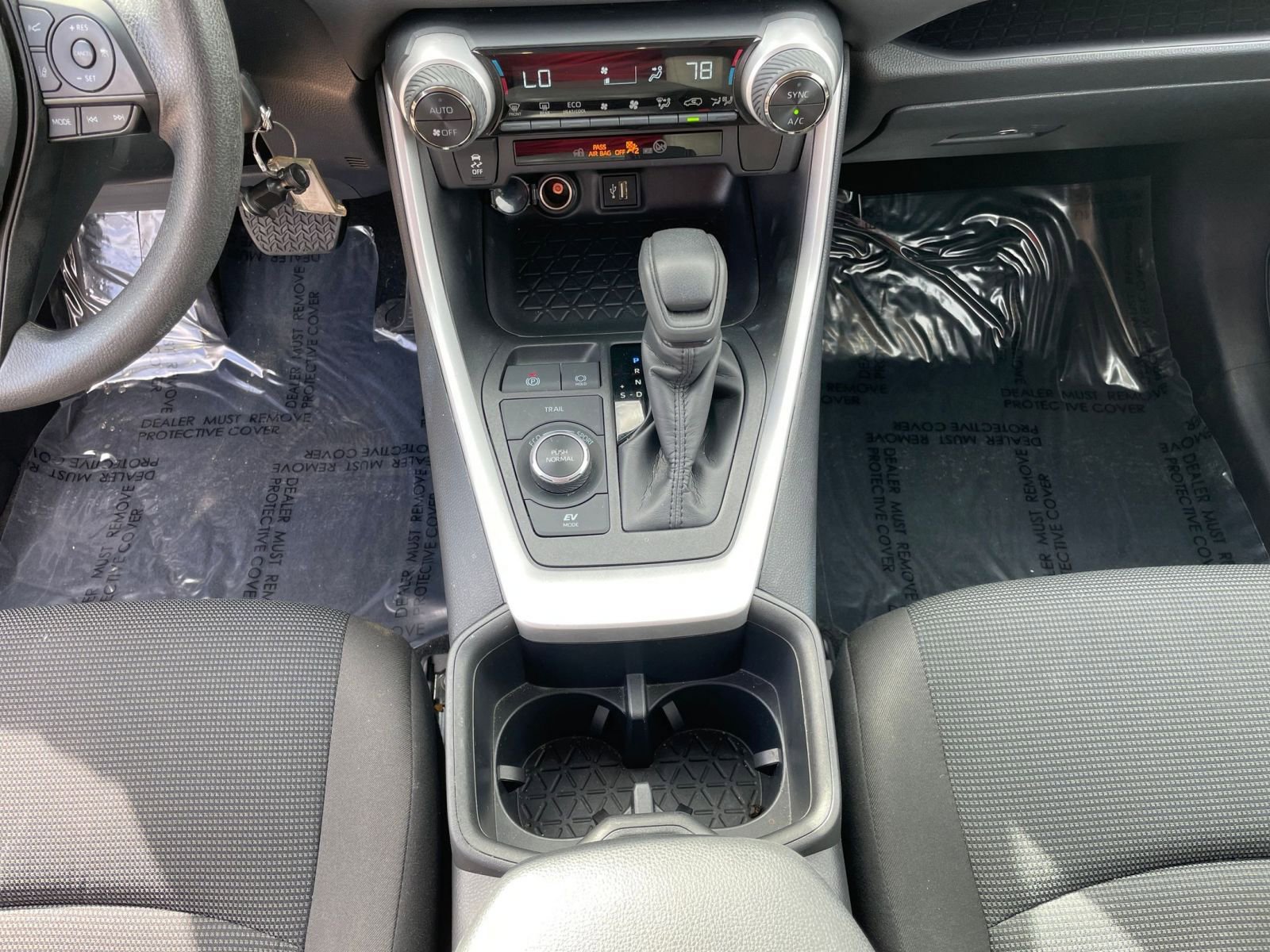 Used 2025 Toyota RAV4 LE image 40