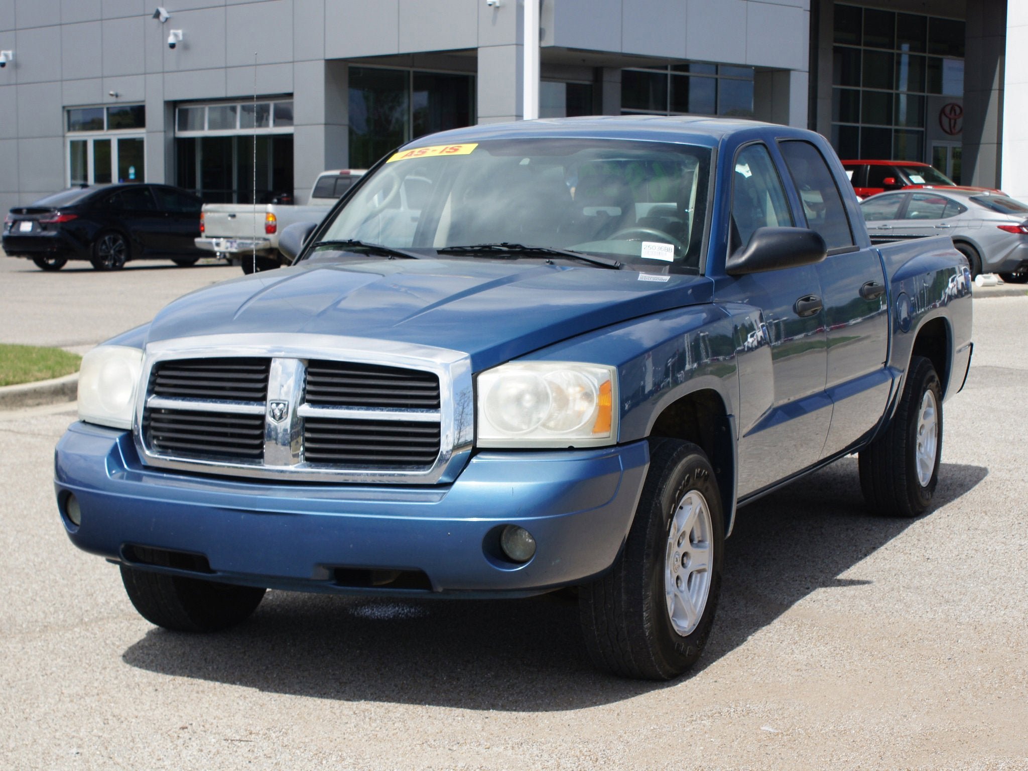 Used 2006 Dodge Dakota SLT image 2