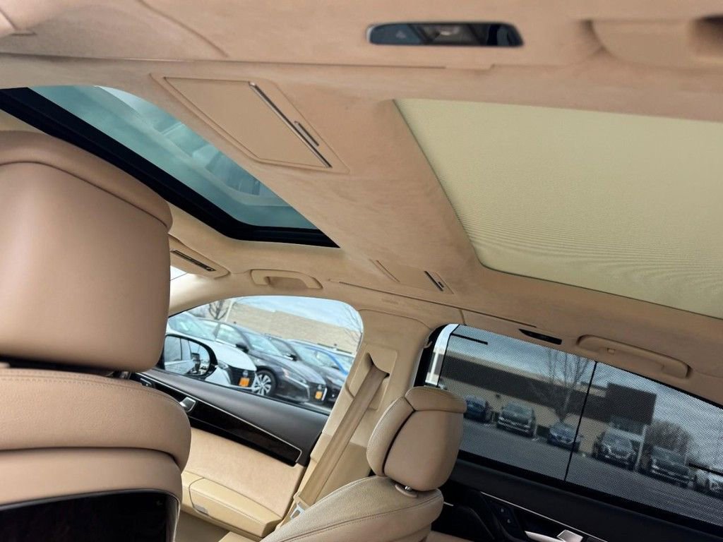 Used 2012 Audi A8 L 4.2 image 11