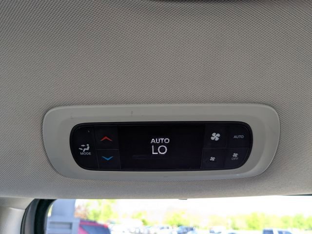 Used 2023 Chrysler Pacifica Touring-L FWD image 29