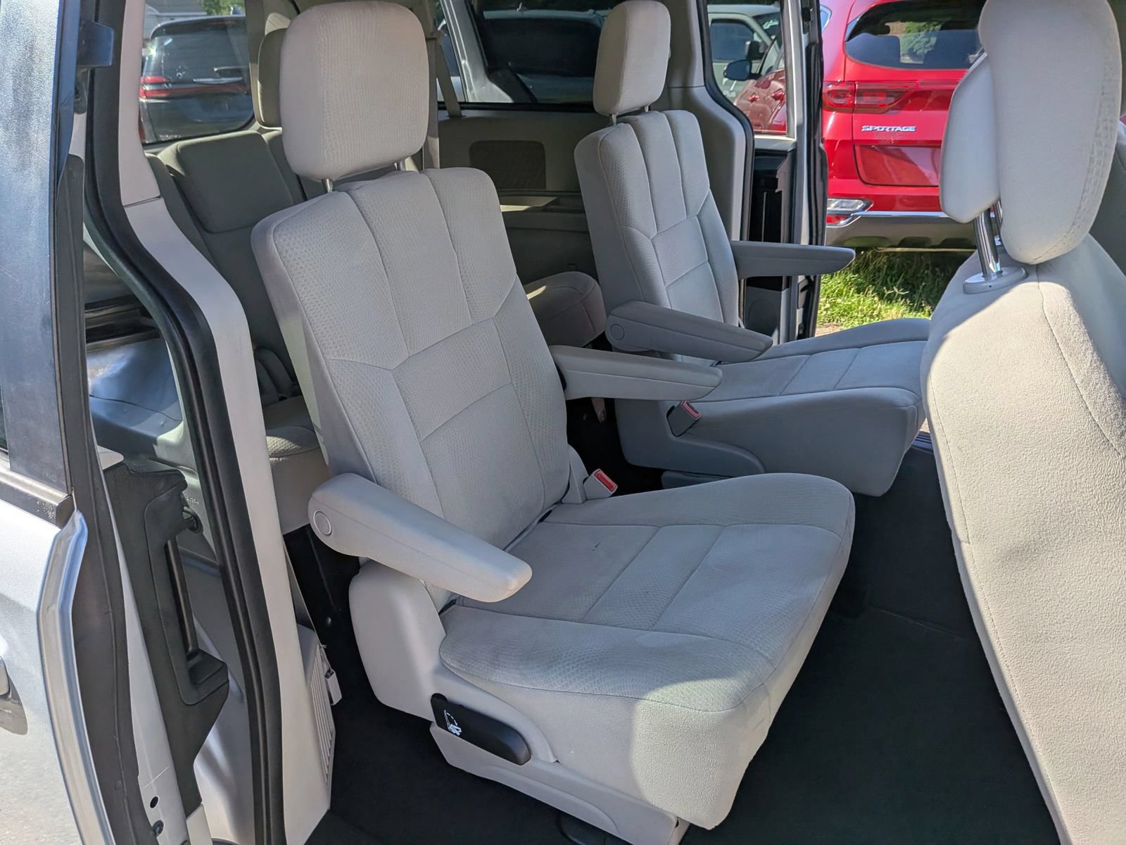 Used 2012 Dodge Grand Caravan SE FWD image 34