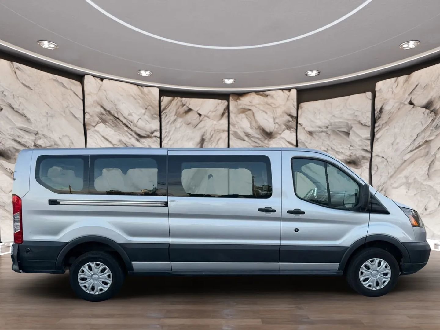 Used 2017 Ford Transit 350 XL image 4