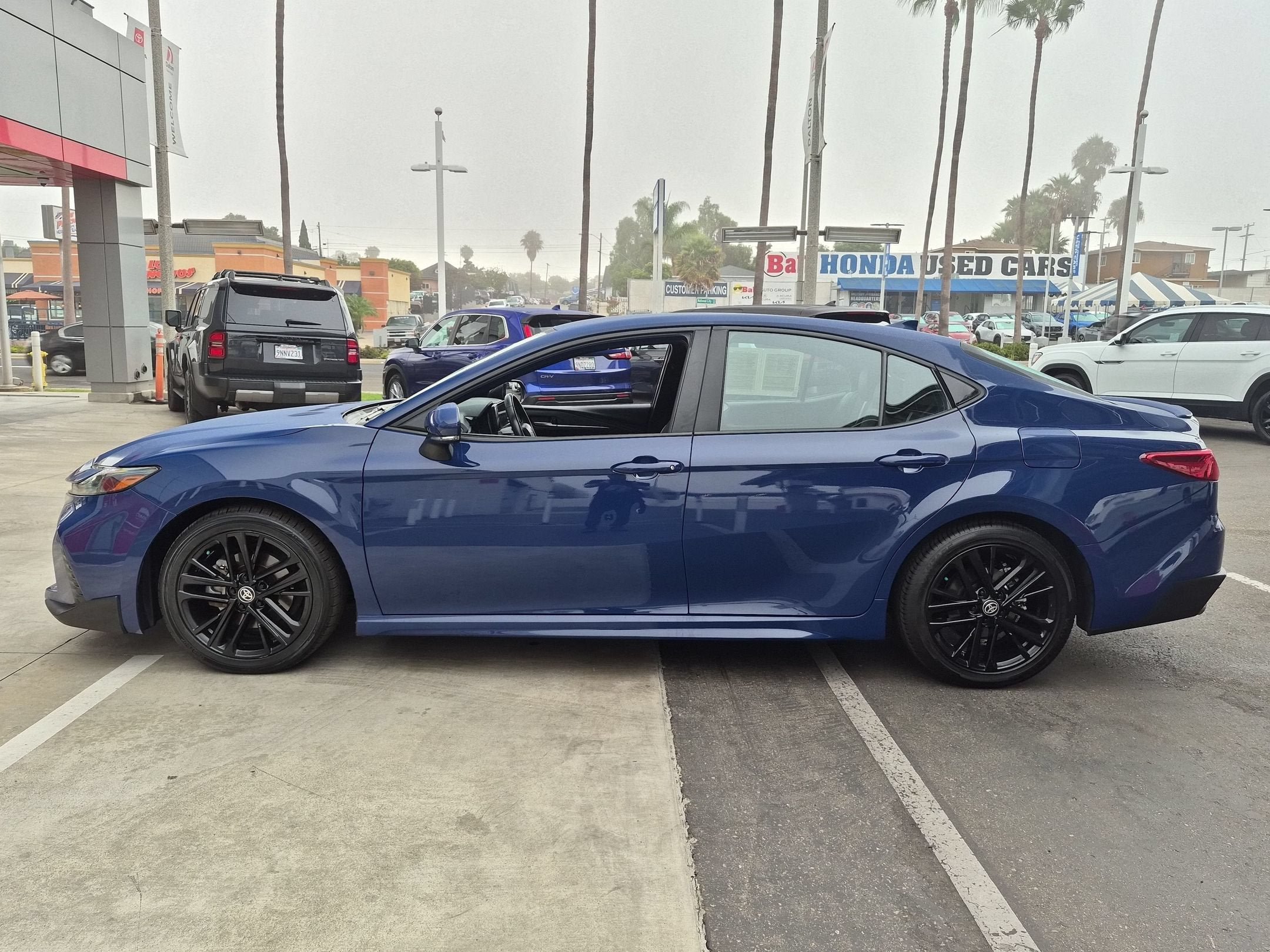 Used 2025 Toyota Camry SE FWD image 4