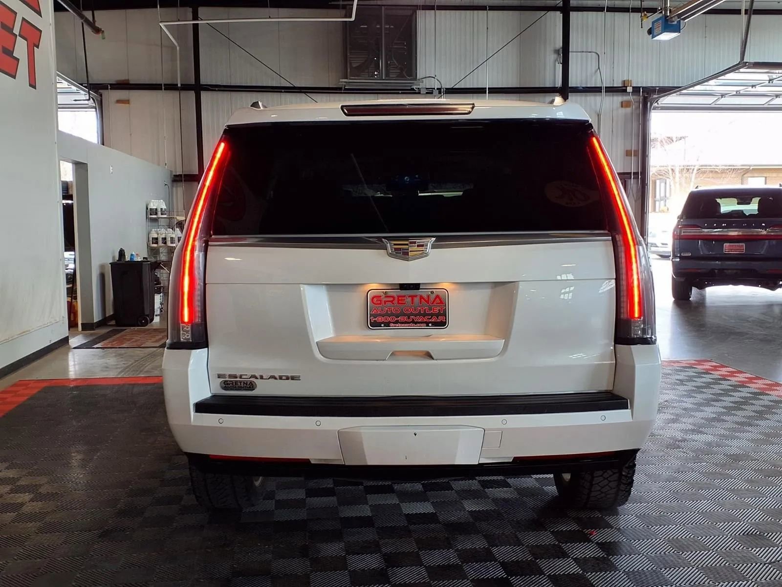 Used 2018 Cadillac Escalade Premium Luxury image 5