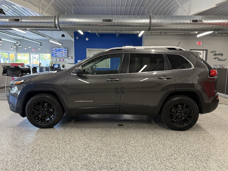 Used 2015 Jeep Cherokee Latitude w/ Cold Weather Group AWD/4WD image 4